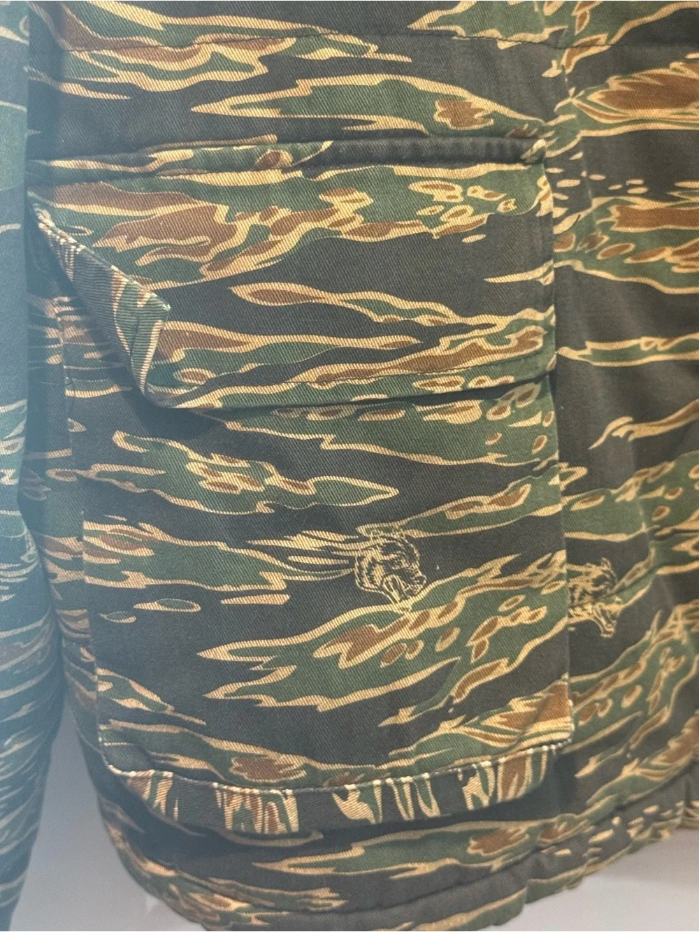 Darc Sport Women's Green Tiger-Stripe Camouflage Jacket